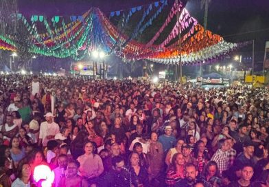 São João de Valença chega à quarta noite com praça cheia, shows animados e segurança reforçada