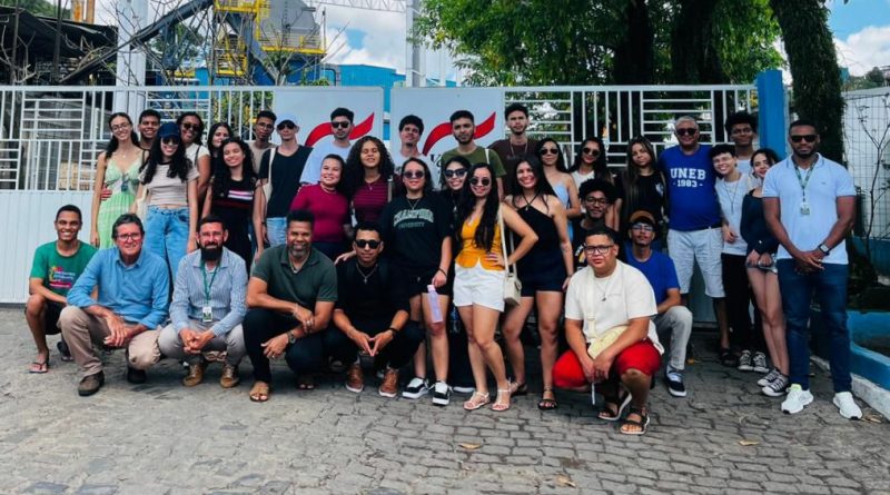 Estudantes da UNEB Caetité, conhecem patrimônio arquitetônico de Valença