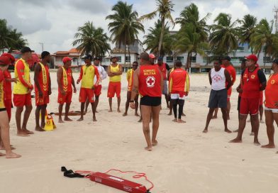 Prefeitura de Valença promove curso de aperfeiçoamento e reciclagem para a Salva-Mar em Guaibim