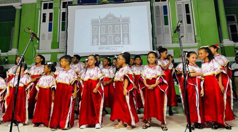 Cantata de Natal da Prefeitura de Valença emociona público com noite de música, fé e celebração
