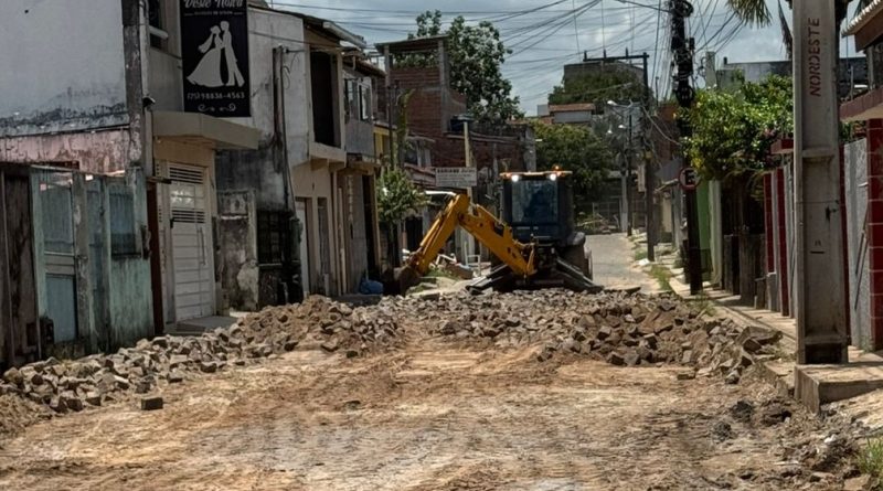Obras transformam Rua Alagoas e preparam a via para pavimentação asfáltica