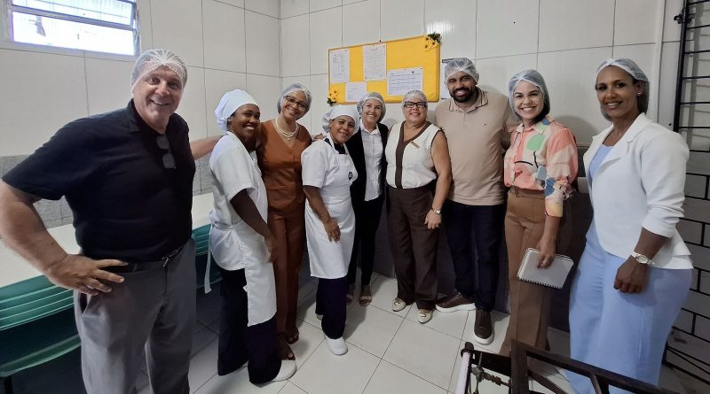 Modelo de gestão da alimentação escolar de Valença vira referência para o município de Serrinha