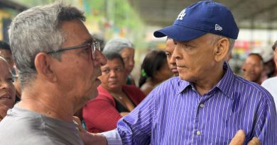 Prefeito Marcos Medrado dialoga com ambulantes da FeiraGuay sobre início das obras do Shopping Popular
