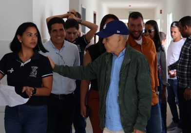 Prefeito Marcos Medrado e equipe da SESAB acompanham fase final das obras da UPA de Valença