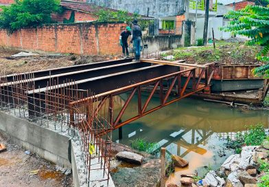 Concretagem marca avanço na construção da ponte sobre o canal Estância Azul