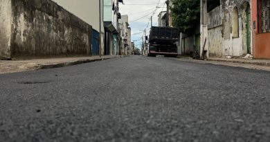 Rua Marechal Deodoro começa a receber novo asfalto após antigo pedido da comunidade