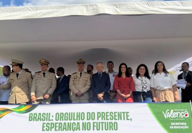 Desfile cívico movimenta Valença com grande presença do público