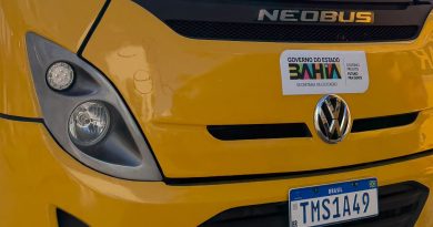 Valença é contemplada com novo ônibus escolar em entrega de veículos pelo Governo da Bahia