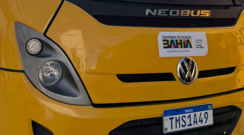 Valença é contemplada com novo ônibus escolar em entrega de veículos pelo Governo da Bahia